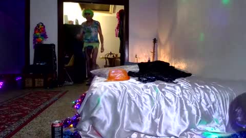 Snapshot of andrewgennie chatting on December 15, 2025, 6:17 am andrewgennie online show from December 15, 2025, 6:17 am