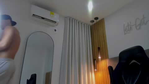 Snapshot of andrewlamar77 chatting on December 12, 2024, 5:48 pm Andrewlamar21 online show from December 12, 2024, 5:48 pm