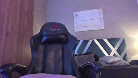 AndreW White online show from December 12, 2024, 1:32 am