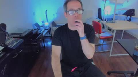 Andrew online show from September 20, 2025, 2:40 pm