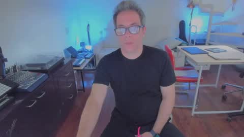 Andrew online show from September 25, 2025, 4:32 pm