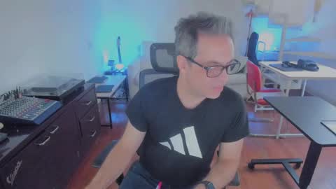 Snapshot of andy0pandi chatting on December 17, 2025, 3:07 pm Andrew online show from December 17, 2025, 3:07 pm