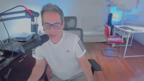 Snapshot of andy0pandi chatting on December 19, 2025, 6:04 pm Andrew online show from December 19, 2025, 6:04 pm