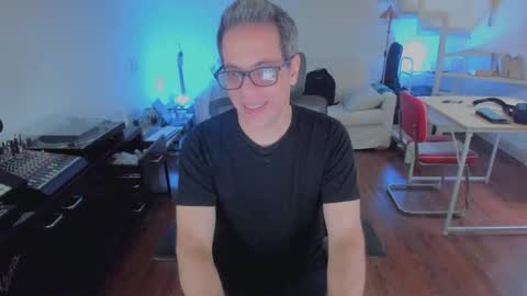 Snapshot of andy0pandi chatting on December 22, 2025, 7:33 pm Andrew online show from December 22, 2025, 7:33 pm