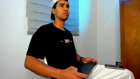 Snapshot of andy_0018 chatting on January 11, 2025, 8:00 am Andy online show from January 11, 2025, 8:00 am