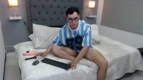ANDY ESTEVEZ online show from July 2, 2026, 8:37 pm