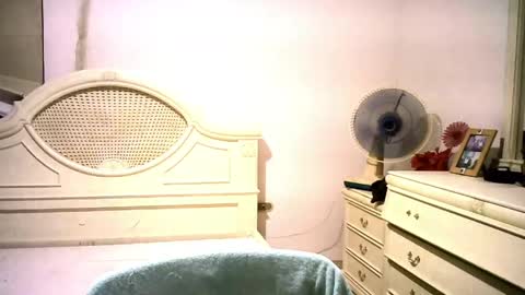 Andy Look online show from May 17, 2026, 1:36 am