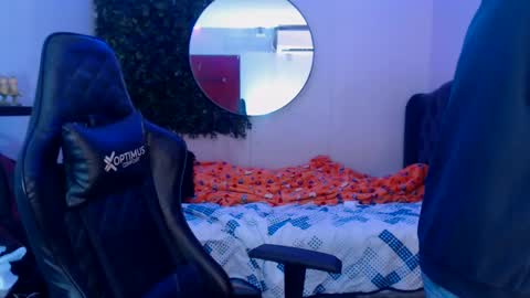 andyanddant online show from March 5, 2025, 2:14 am