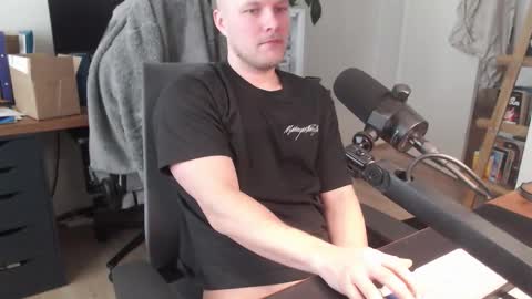 andycandy1994 online show from February 4, 2026, 12:11 pm