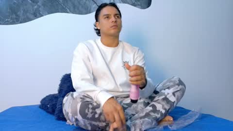 Snapshot of andyhot__ chatting on April 27, 2026, 12:03 pm andyhot__ online show from April 27, 2026, 12:03 pm