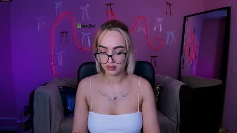 Snapshot of anelia_sun chatting on March 16, 2026, 6:39 am anelia_sun online show from March 16, 2026, 6:39 am