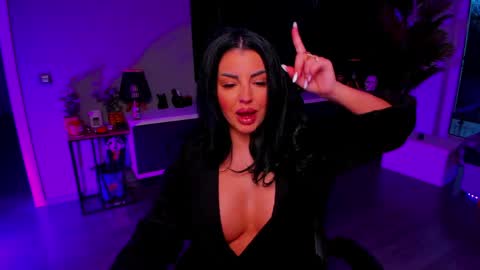 Snapshot of anemariejolie chatting on April 17, 2026, 4:54 pm Anne online show from April 17, 2026, 4:54 pm