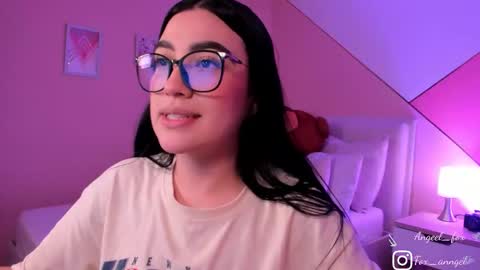 Snapshot of angeel_fox chatting on February 6, 2026, 6:40 am Angel online show from February 6, 2026, 6:40 am