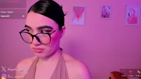 Snapshot of angeel_fox chatting on February 19, 2026, 2:51 am Angel online show from February 19, 2026, 2:51 am