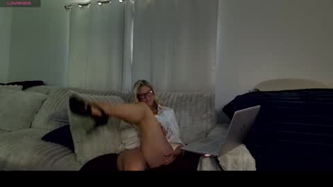 angel01432023 online show from October 29, 2025, 5:14 pm