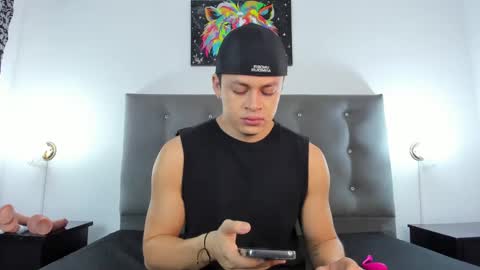 Snapshot of angel_cuervo chatting on December 9, 2024, 12:19 pm Angel Cuervo online show from December 9, 2024, 12:19 pm