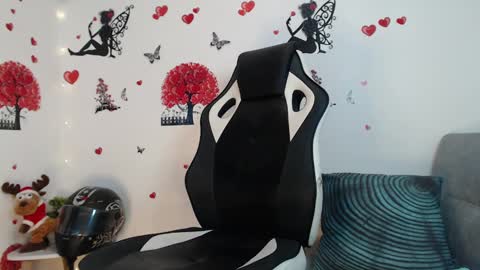 Snapshot of angel_curl chatting on January 25, 2025, 9:57 pm Angel Curl online show from January 25, 2025, 9:57 pm