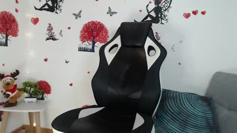 Snapshot of angel_curl chatting on February 9, 2025, 1:44 am Angel Curl online show from February 9, 2025, 1:44 am