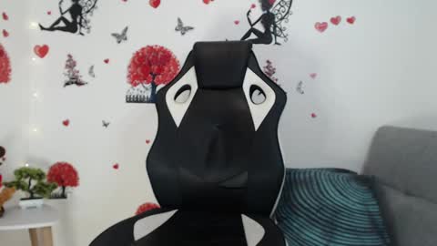 Snapshot of angel_curl chatting on February 12, 2025, 4:11 pm Angel Curl online show from February 12, 2025, 4:11 pm