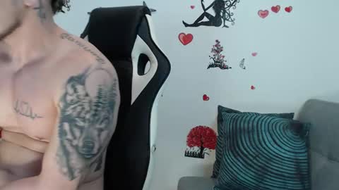 Snapshot of angel_curl chatting on March 5, 2025, 12:27 am Angel Curl online show from March 5, 2025, 12:27 am