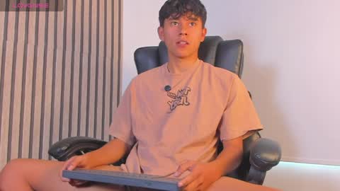 ngel Esteban  online show from May 11, 2026, 8:28 pm