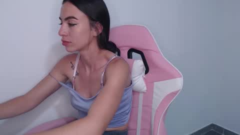 Snapshot of angel_girl10 chatting on October 28, 2025, 10:12 pm Angel Girl online show from October 28, 2025, 10:12 pm