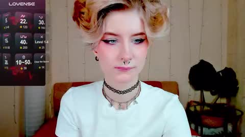 Snapshot of angel_julles chatting on November 10, 2025, 8:02 am Angel Dust online show from November 10, 2025, 8:02 am