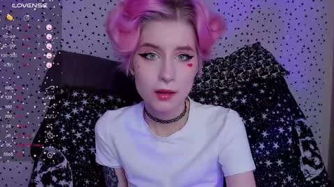 Snapshot of angel_julles chatting on March 1, 2026, 1:40 am Angel Dust online show from March 1, 2026, 1:40 am