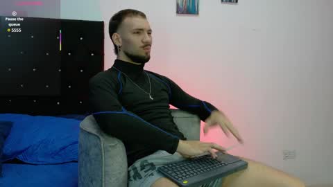 angel_kyrozz online show from April 3, 2026, 7:12 pm
