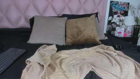 Snapshot of angel_light888 chatting on December 30, 2024, 1:04 am Angel online show from December 30, 2024, 1:04 am