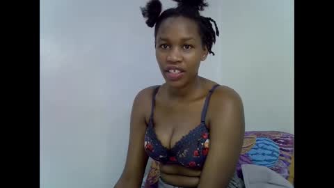 Snapshot of angel_mia5 chatting on November 25, 2025, 6:35 am angel_mia5 online show from November 25, 2025, 6:35 am