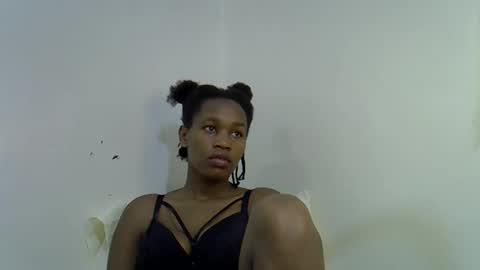 Snapshot of angel_mia5 chatting on November 28, 2025, 1:52 am angel_mia5 online show from November 28, 2025, 1:52 am