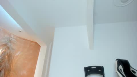 Snapshot of angel_nicolas chatting on December 18, 2024, 2:21 am ANGEL online show from December 18, 2024, 2:21 am