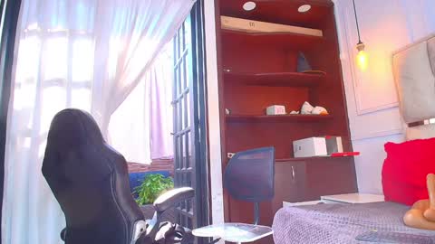 Nicolle  online show from January 8, 2025, 2:25 pm