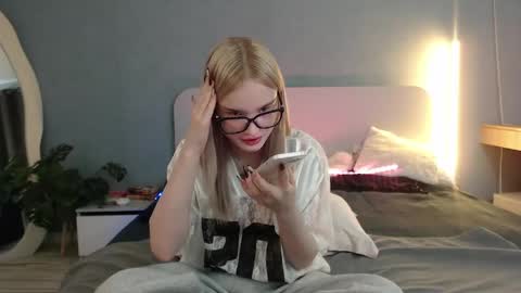 Angela online show from May 27, 2026, 12:51 am