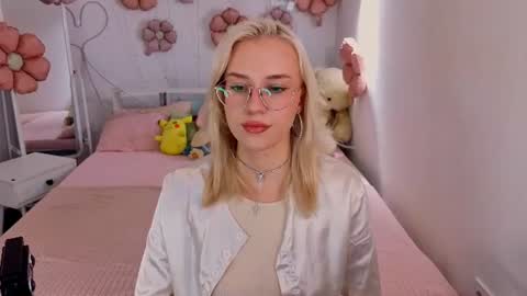 Snapshot of angel_tessa chatting on June 19, 2026, 1:15 pm Angelica online show from June 19, 2026, 1:15 pm