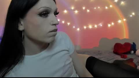 Snapshot of angel_wavee chatting on December 14, 2024, 7:25 pm Angel Love online show from December 14, 2024, 7:25 pm