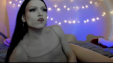 Snapshot of angel_wavee chatting on December 20, 2024, 2:49 pm Angel Love online show from December 20, 2024, 2:49 pm
