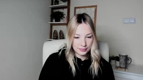 Snapshot of angela21babe chatting on February 17, 2026, 6:32 am Angela online show from February 17, 2026, 6:32 am