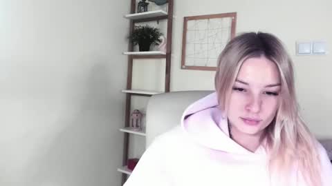 Snapshot of angela21babe chatting on February 19, 2026, 6:53 am Angela online show from February 19, 2026, 6:53 am