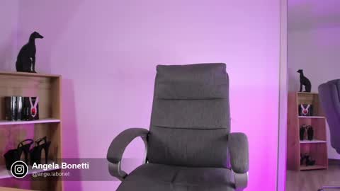 Snapshot of angela_bonetti chatting on March 7, 2025, 12:37 am Angela Bonetti online show from March 7, 2025, 12:37 am
