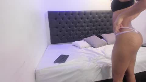Snapshot of angela_rendon chatting on April 27, 2026, 12:03 pm angela_rendon online show from April 27, 2026, 12:03 pm