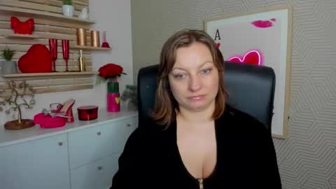 Snapshot of angela_samt chatting on April 1, 2026, 5:30 am Angela online show from April 1, 2026, 5:30 am