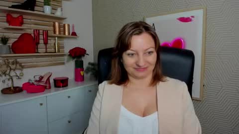 Snapshot of angela_samt chatting on April 3, 2026, 5:27 am Angela online show from April 3, 2026, 5:27 am