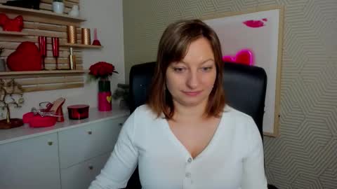 Snapshot of angela_samt chatting on April 8, 2026, 5:29 am Angela online show from April 8, 2026, 5:29 am