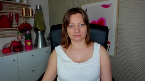 Snapshot of angela_samt chatting on April 24, 2026, 5:32 am Angela online show from April 24, 2026, 5:32 am