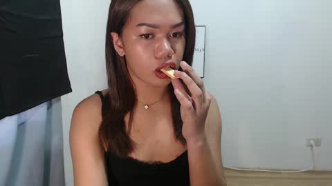 angela_star888 online show from May 18, 2026, 9:26 am