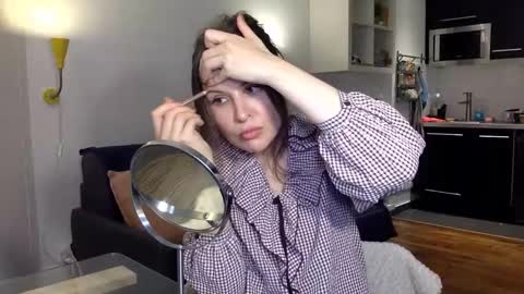 Angela online show from November 27, 2025, 8:00 pm