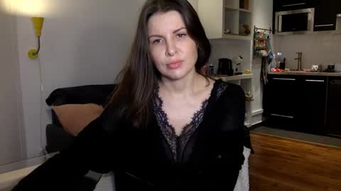 Angela online show from December 2, 2025, 8:37 pm