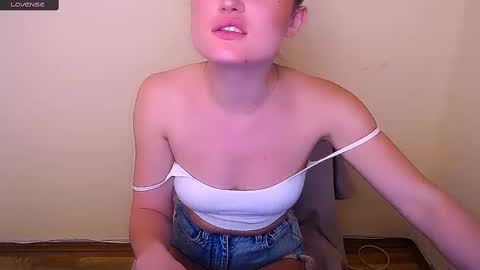 Snapshot of angelalice_ chatting on March 1, 2025, 11:06 am Alice online show from March 1, 2025, 11:06 am